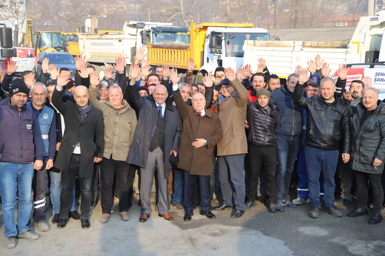 "Herkes sakız çiğner, Şanal ballandırır..." En düşük Maaş 2500 TL sözü verdi..