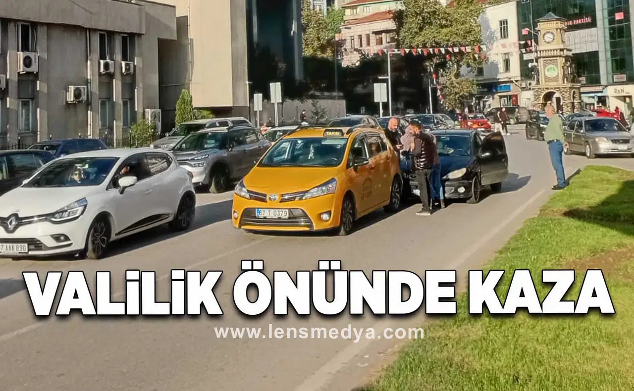 Valilik önünde kaza!