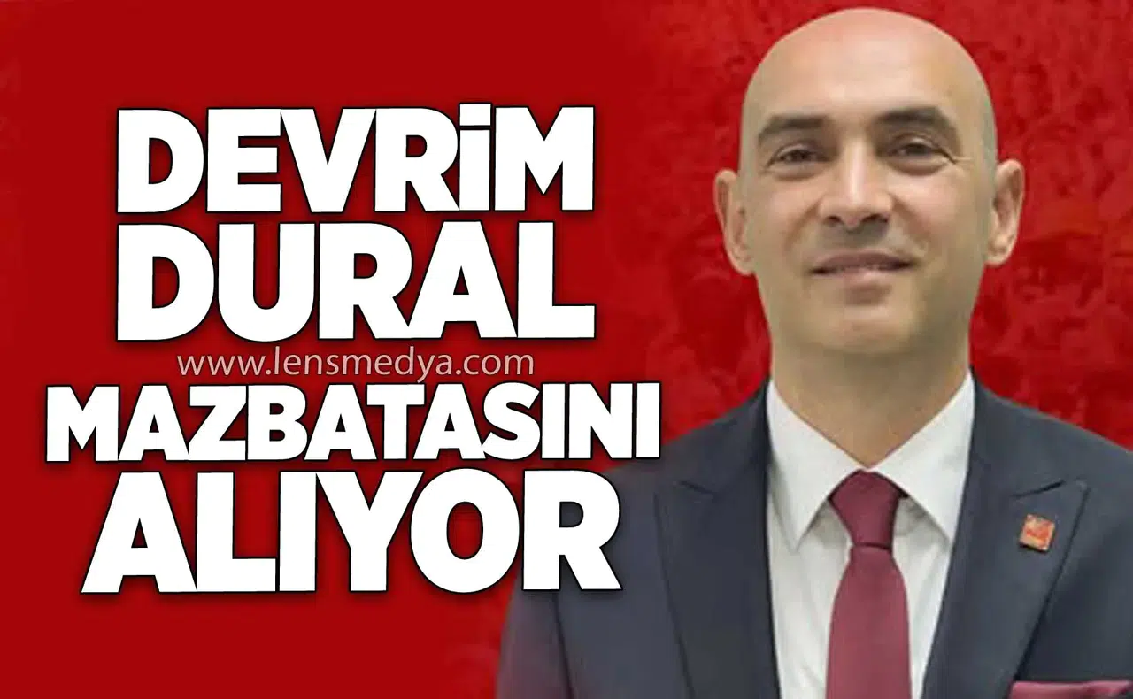 Devrim Dural mazbatasını alıyor