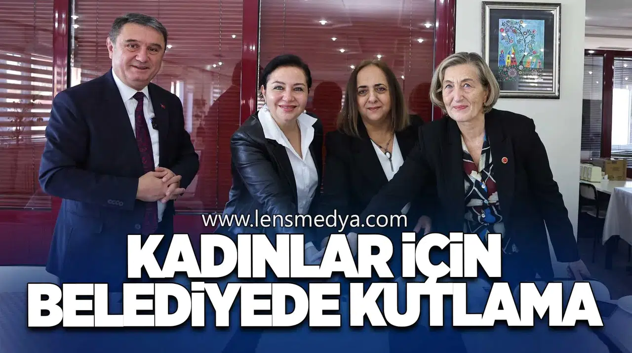Kadınlar İçin Belediyede Kutlama