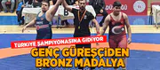 Genç güreşçiden bronz madalya!