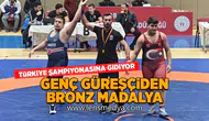 Genç güreşçiden bronz madalya!