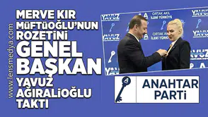 Merve Kır Müftüoğlu'nun rozetini Yavuz Ağıralioğlu taktı!