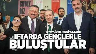 İftarda gençlerle buluştular!