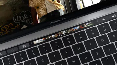 MacBook Pro'nun Touch Bar'ını Kullanarak YouTube Reklamlarını Atlayabilirsiniz