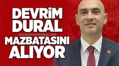 Devrim Dural mazbatasını alıyor