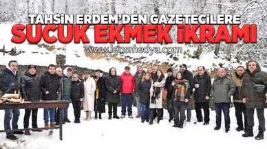 Tahsin Erdem'den gazetecilere sucuk ekmek ikramı!