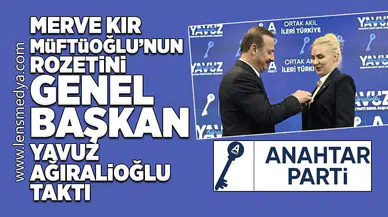 Merve Kır Müftüoğlu'nun rozetini Yavuz Ağıralioğlu taktı!