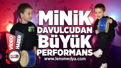 Minik Davulcudan Büyük Performans
