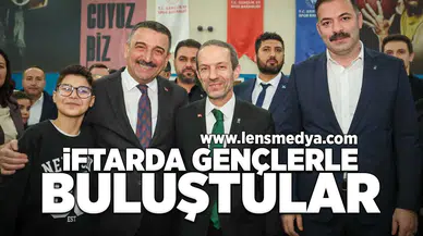 İftarda gençlerle buluştular!