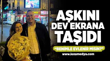 Aşkını Dev Ekrana Taşıdı: “Benimle Evlenir misin?”