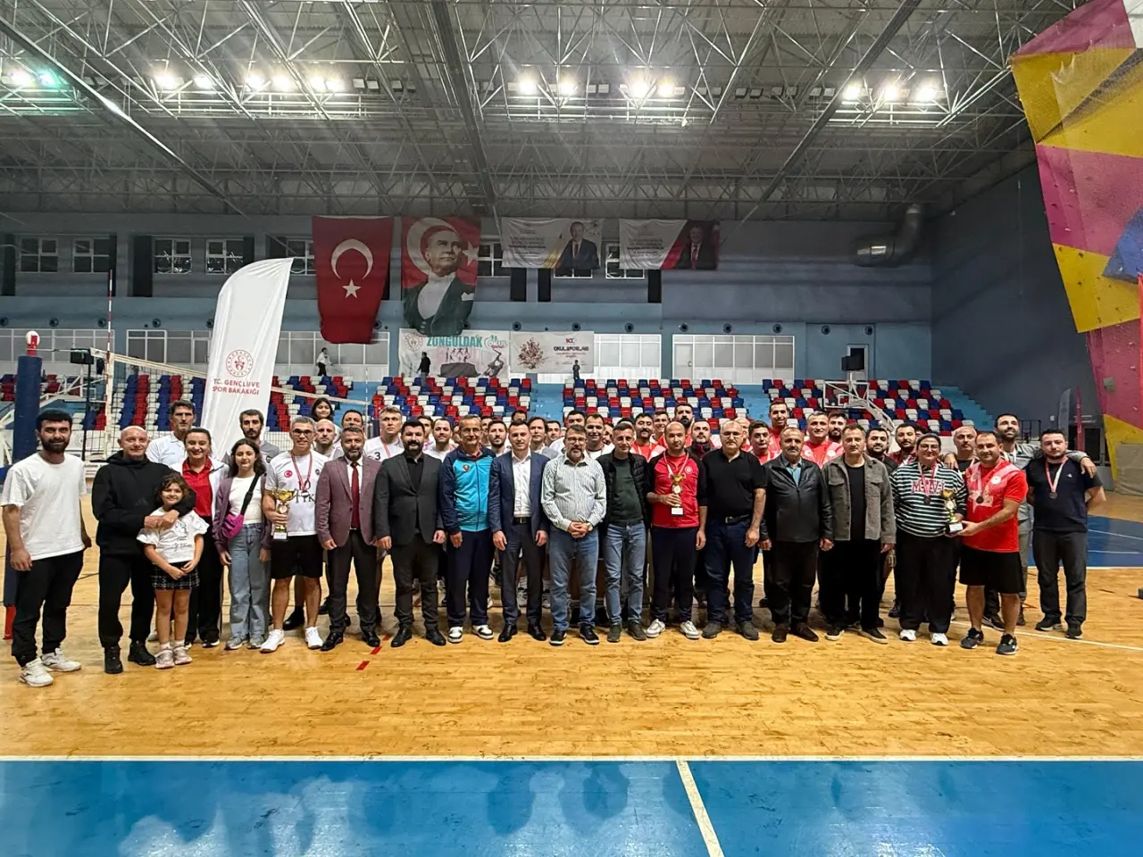 tırmanış, voleybol ve yazı görseli olabilir
