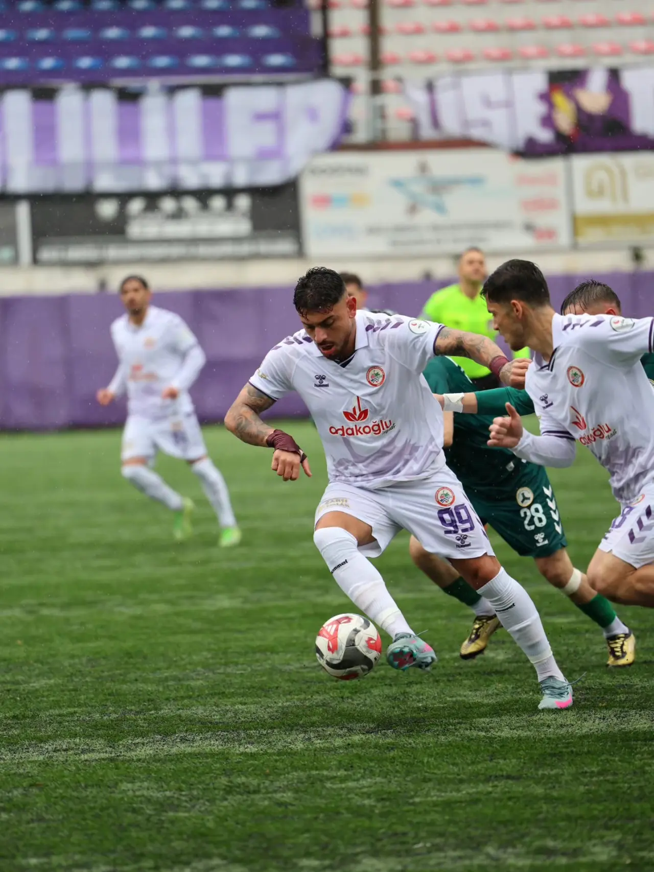 futbol, futbol ve yazı görseli olabilir