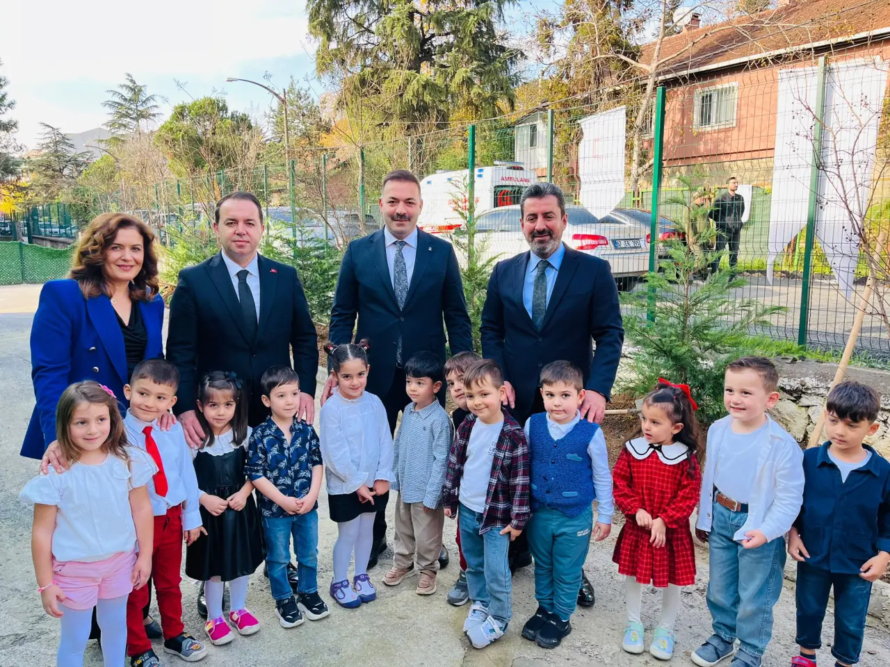 çocuk ve ağaç görseli olabilir