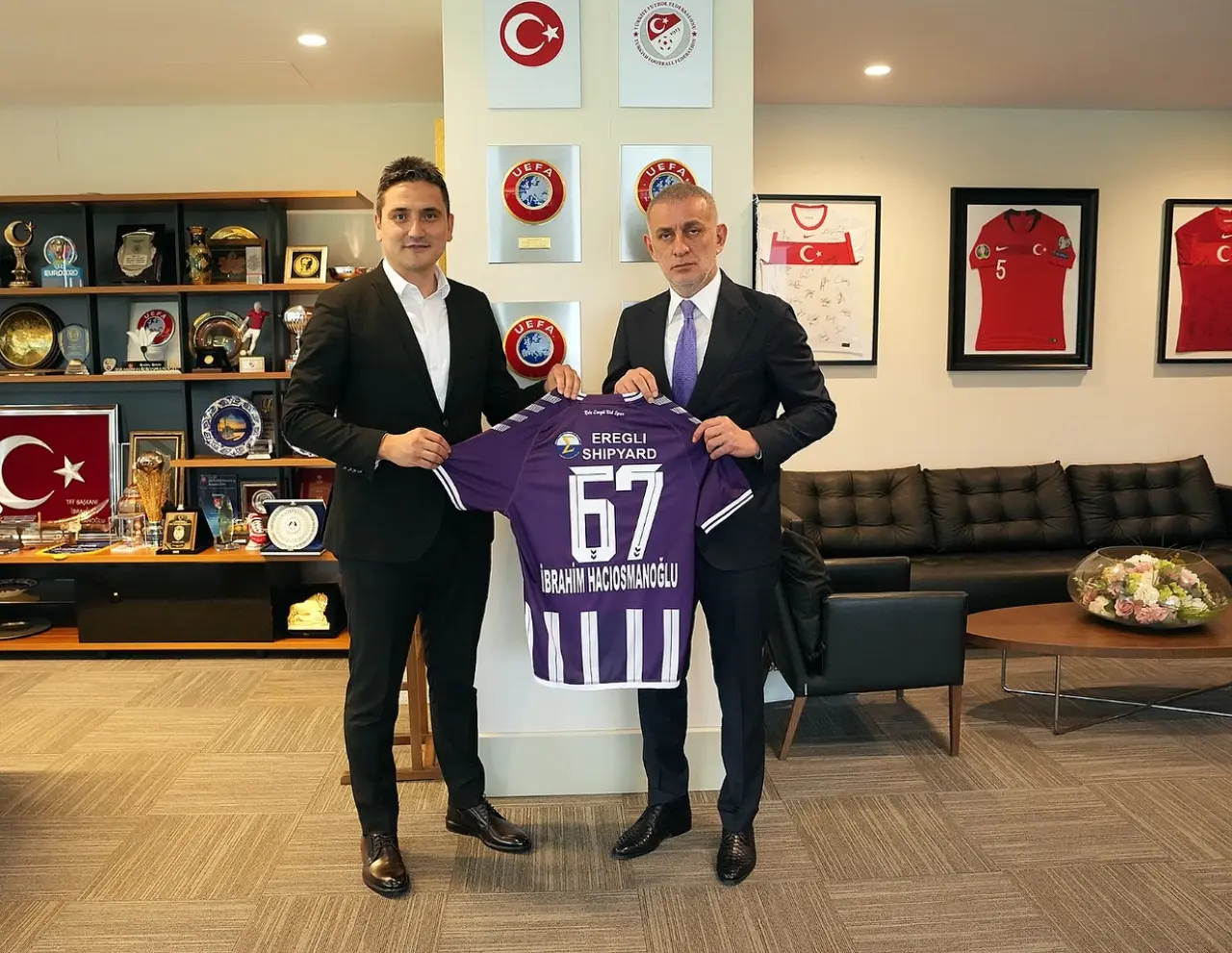 futbol, futbol ve yazı görseli olabilir