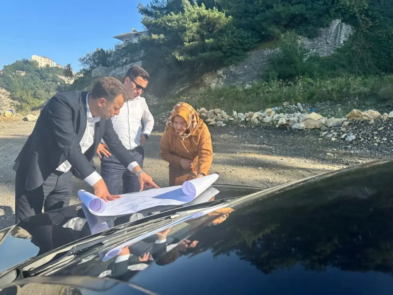 araba ve yol görseli olabilir