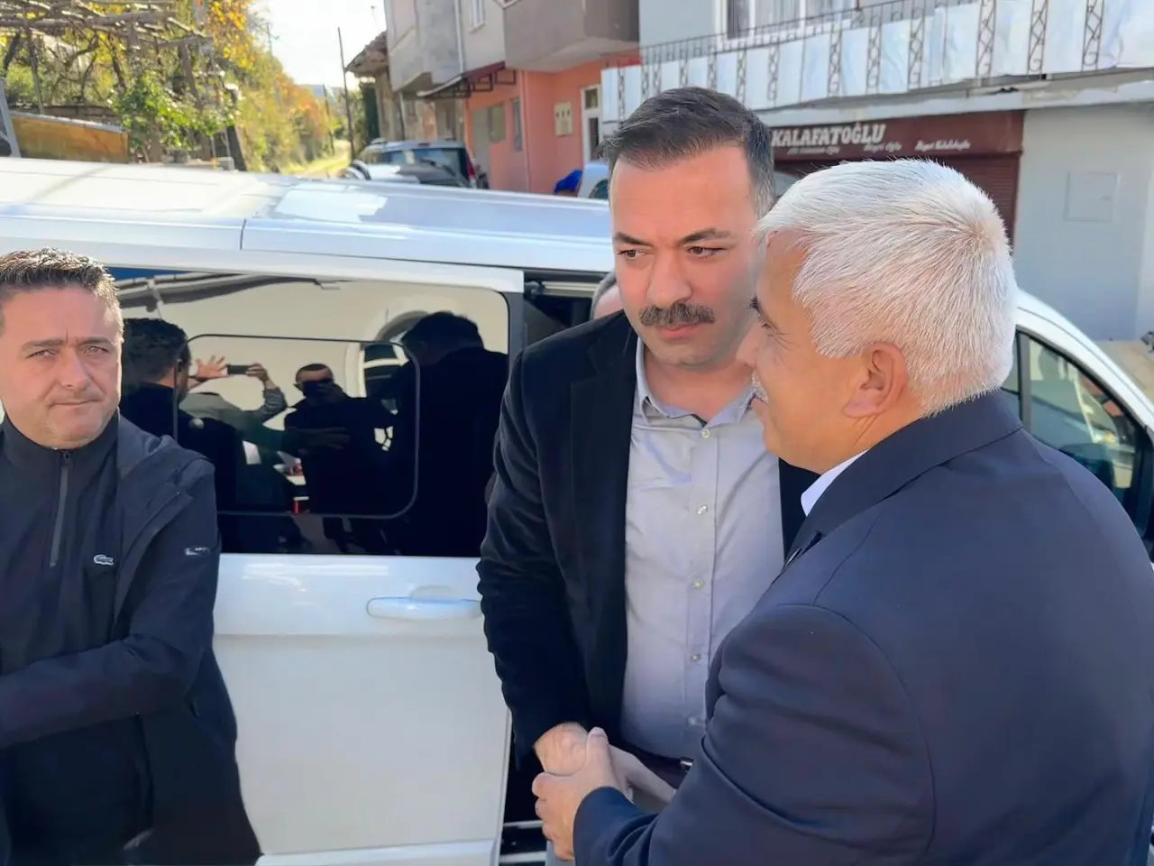 bir veya daha fazla kişi görseli olabilir