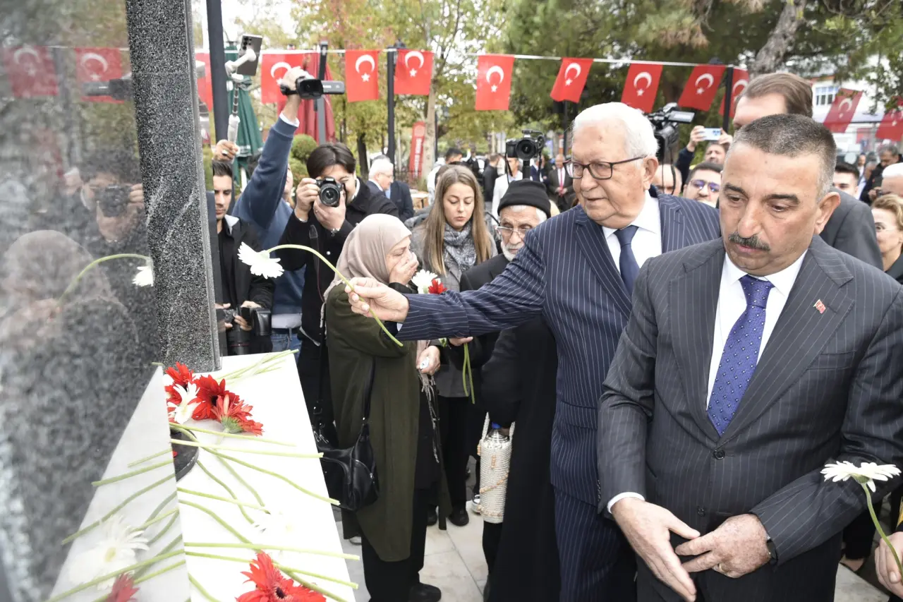 bir veya daha fazla kişi görseli olabilir