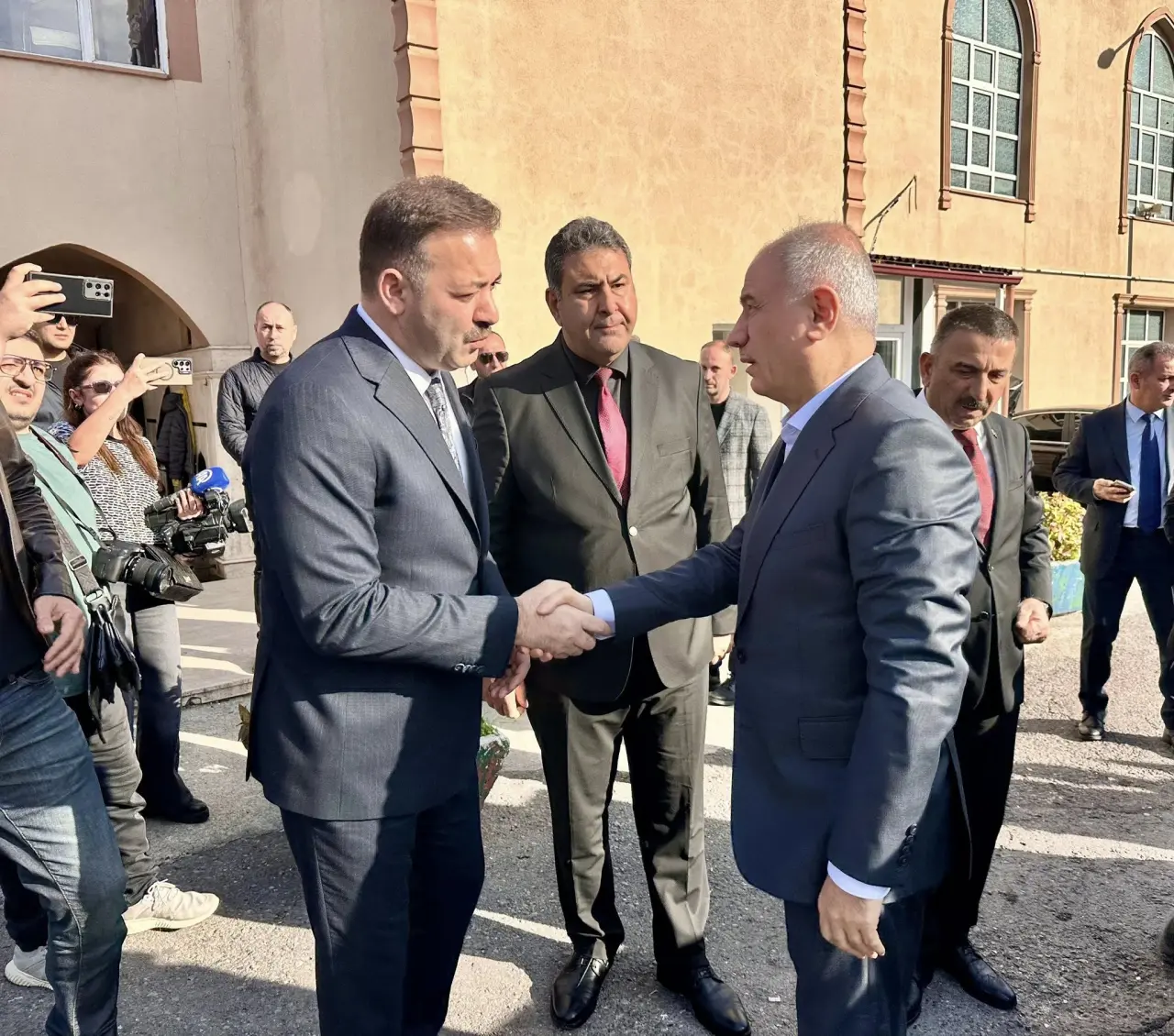 Fotoğraf açıklaması yok.