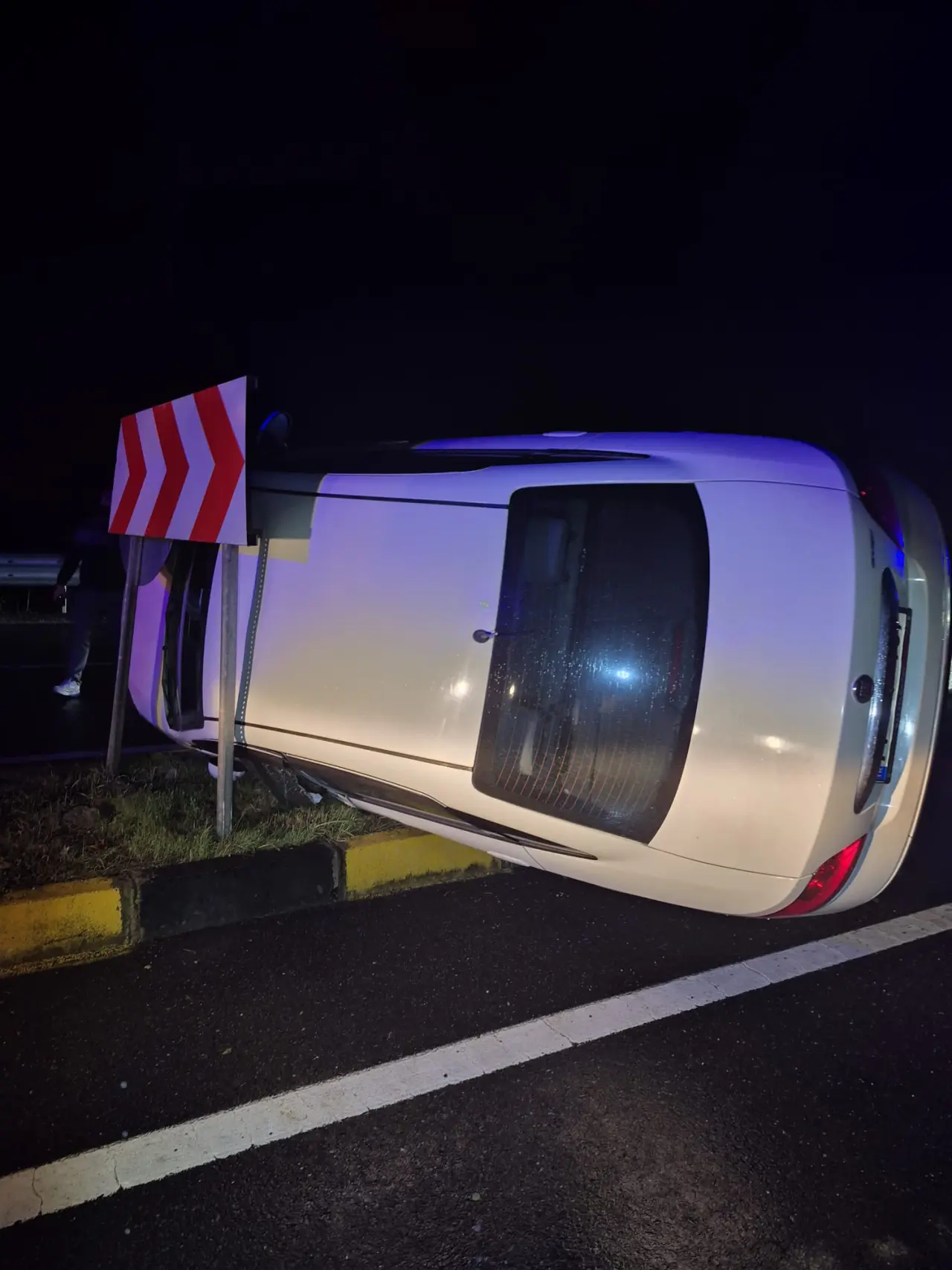 araba ve yazı görseli olabilir