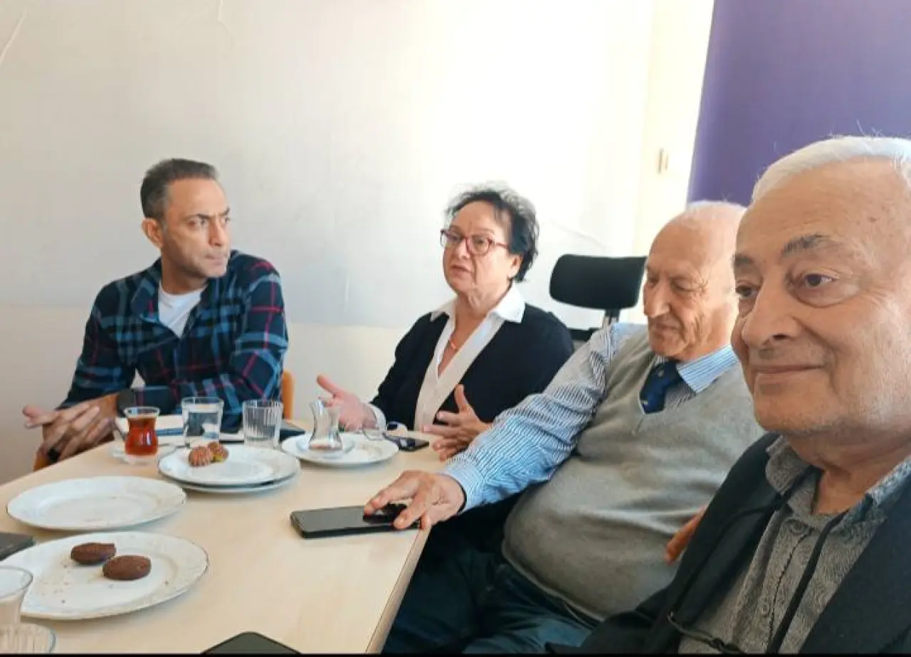 bir veya daha fazla kişi görseli olabilir