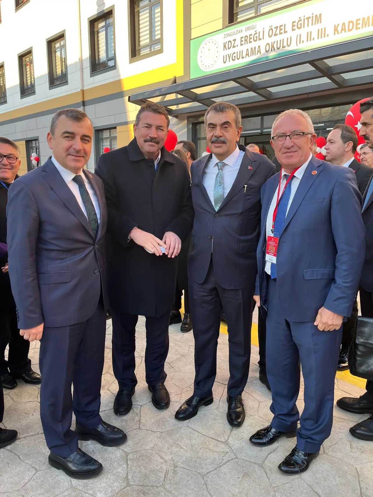 ‎bir veya daha fazla kişi ve ‎şunu diyen bir yazı '‎TUMN EĞİTİM IIl, KADEM ΟΥФUEAAς- DZ.EREĞLİ EREELI ŐZEL OKULU (1.11.11/, EREGLİ UYGULAMAOKU UYGULAMA إِلابا‎'‎‎ görseli olabilir