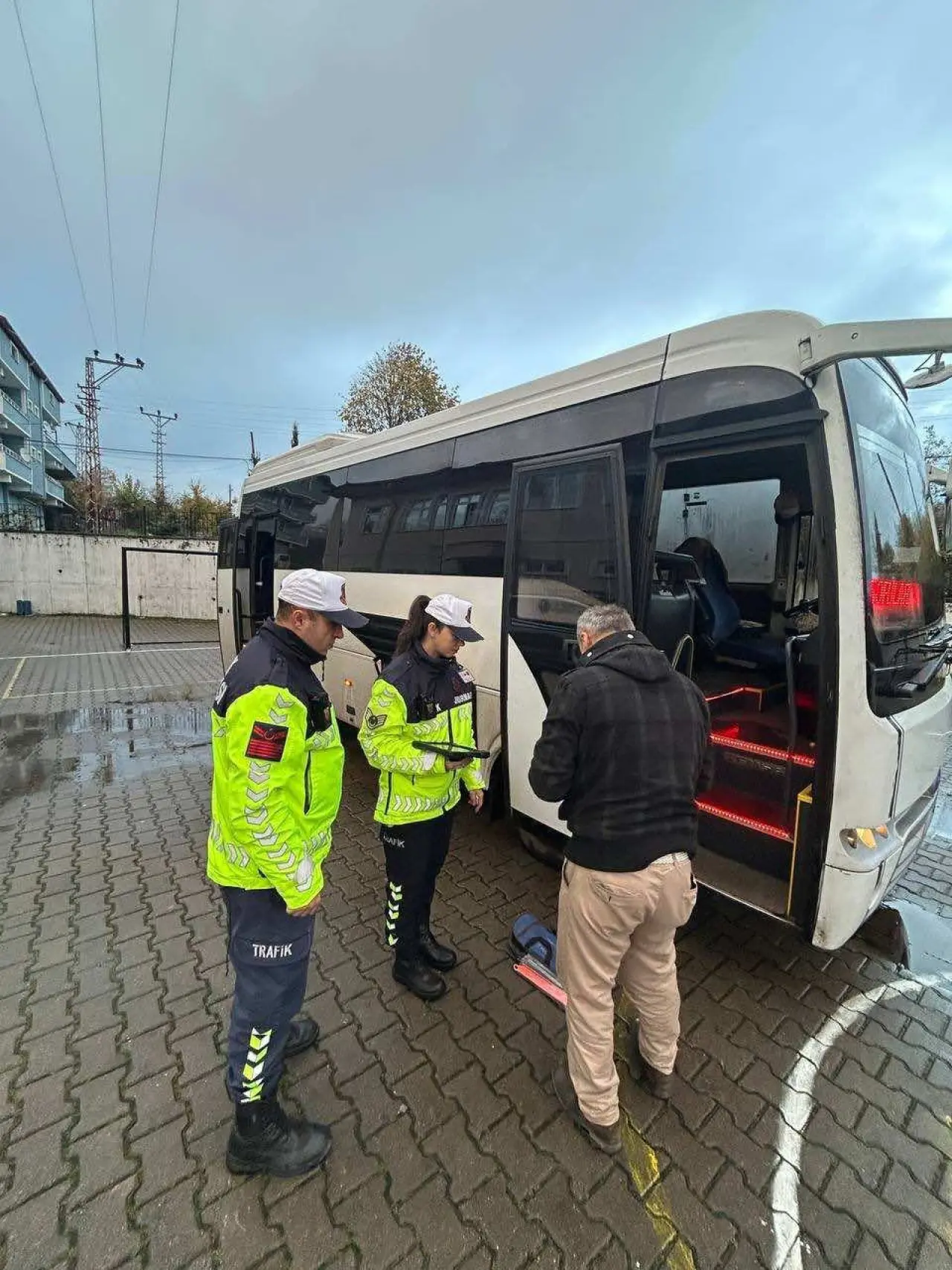 tramvay ve yazı görseli olabilir