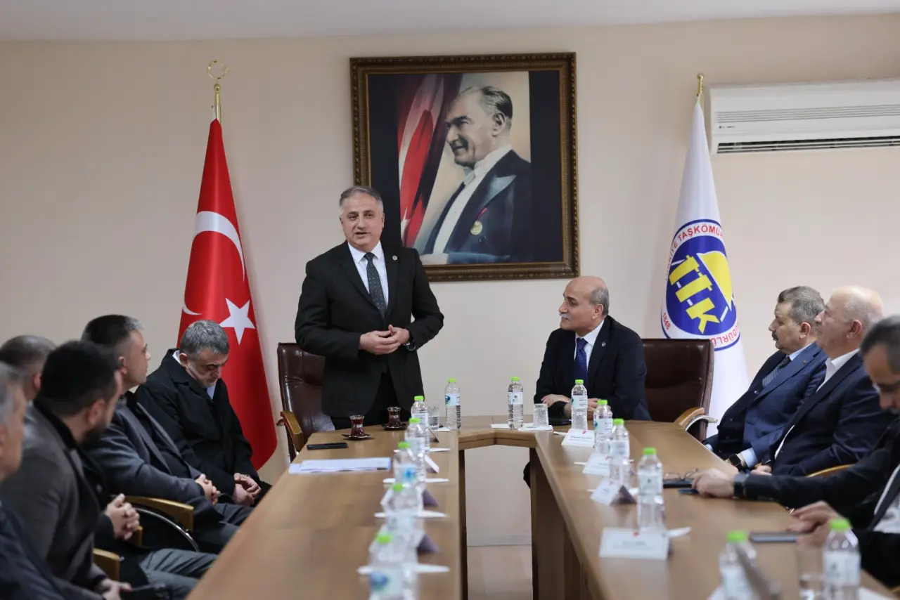 ‎şunu diyen bir yazı '‎TASKOMU 車 שחערו‎'‎ görseli olabilir