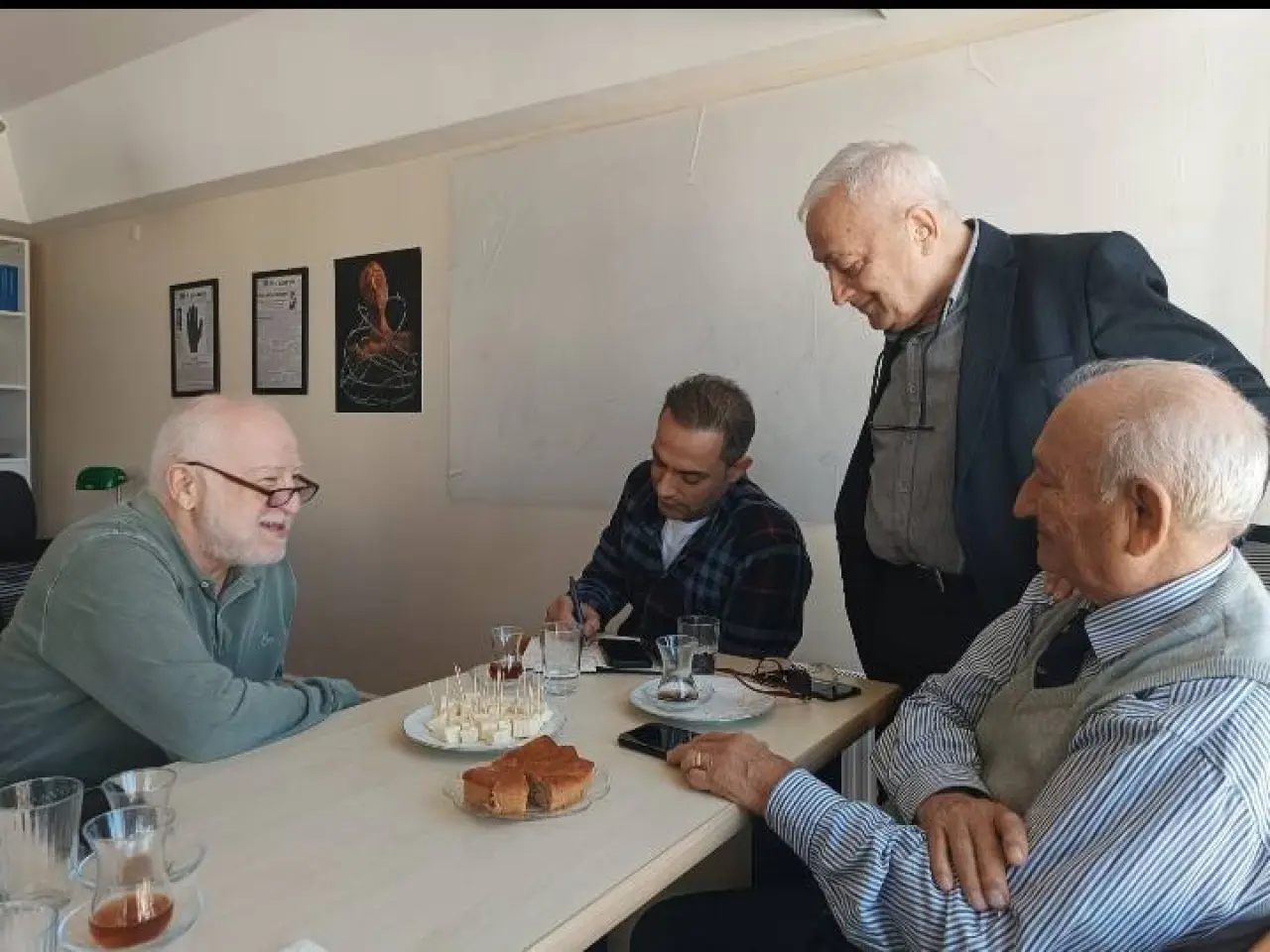 bir veya daha fazla kişi görseli olabilir