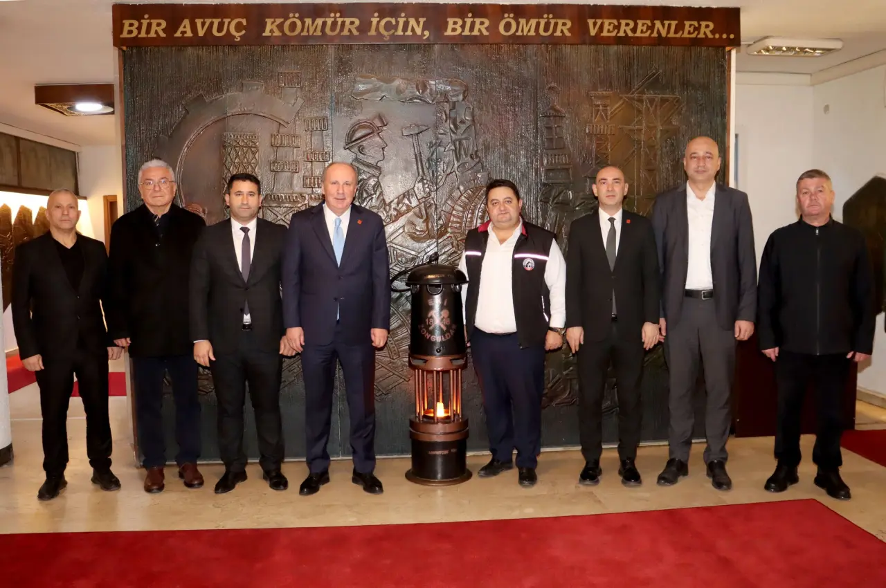 şunu diyen bir yazı 'BİR AVUÇ KÖMÜR İÇİN, BİR ÖMÜR VERENLER...' görseli olabilir