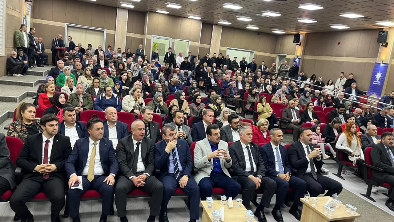 kalabalık görseli olabilir