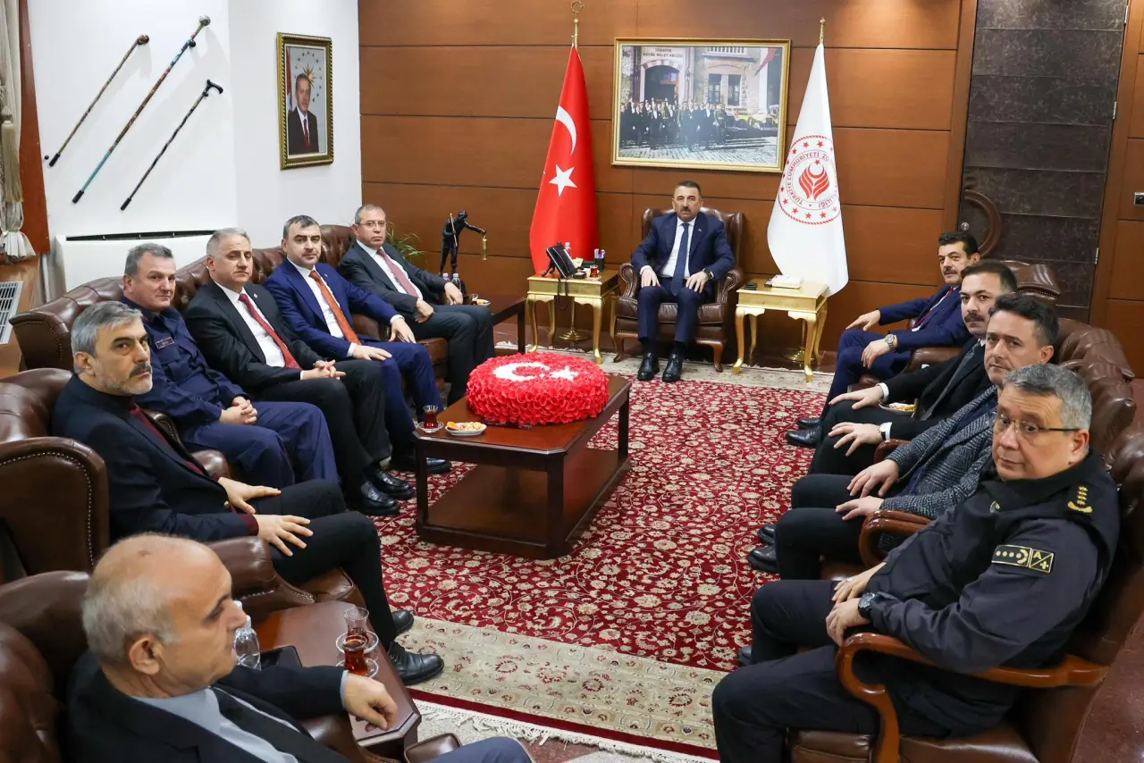 Oval Ofis ve yazı görseli olabilir