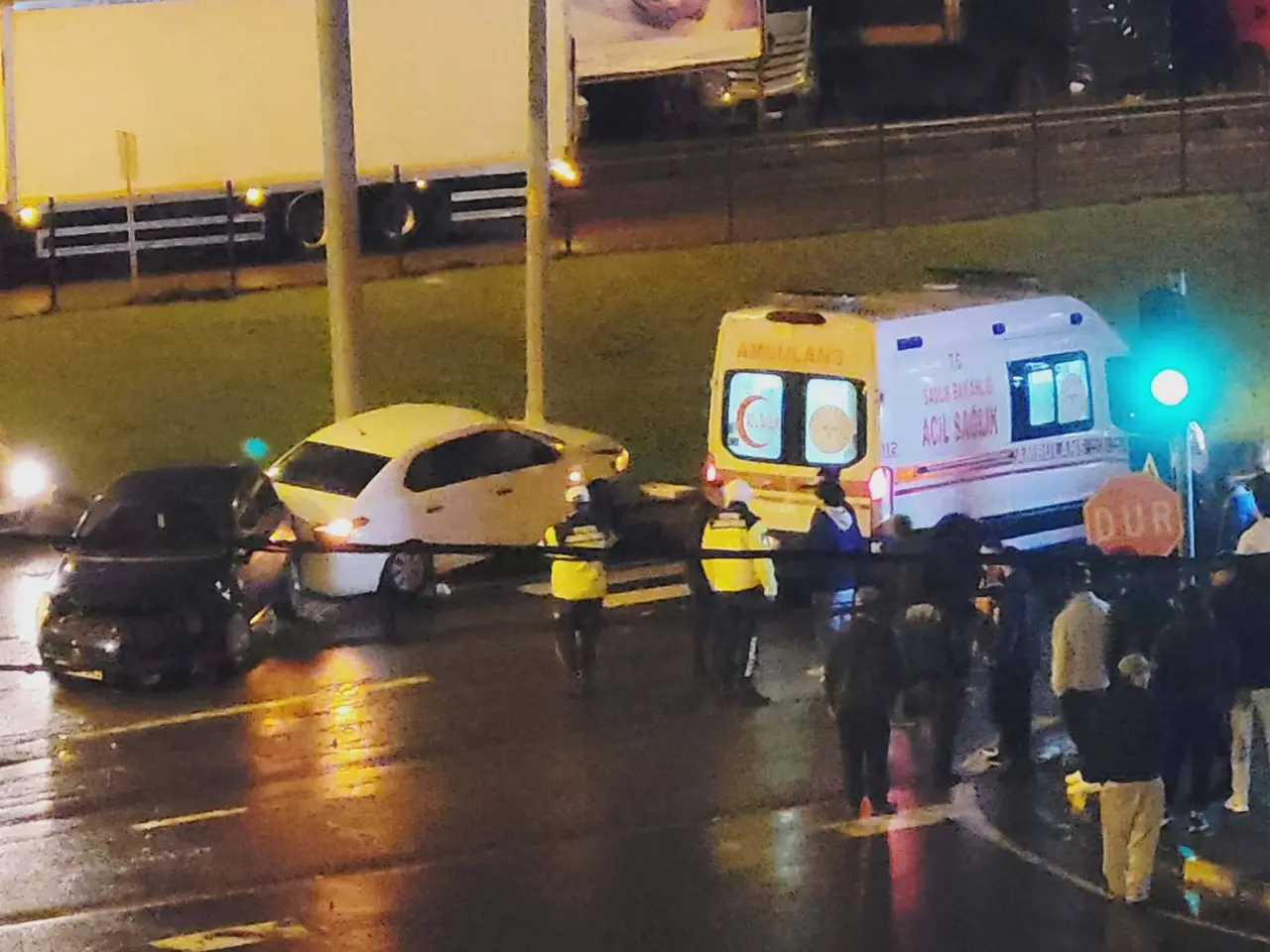 ambulans ve yazı görseli olabilir