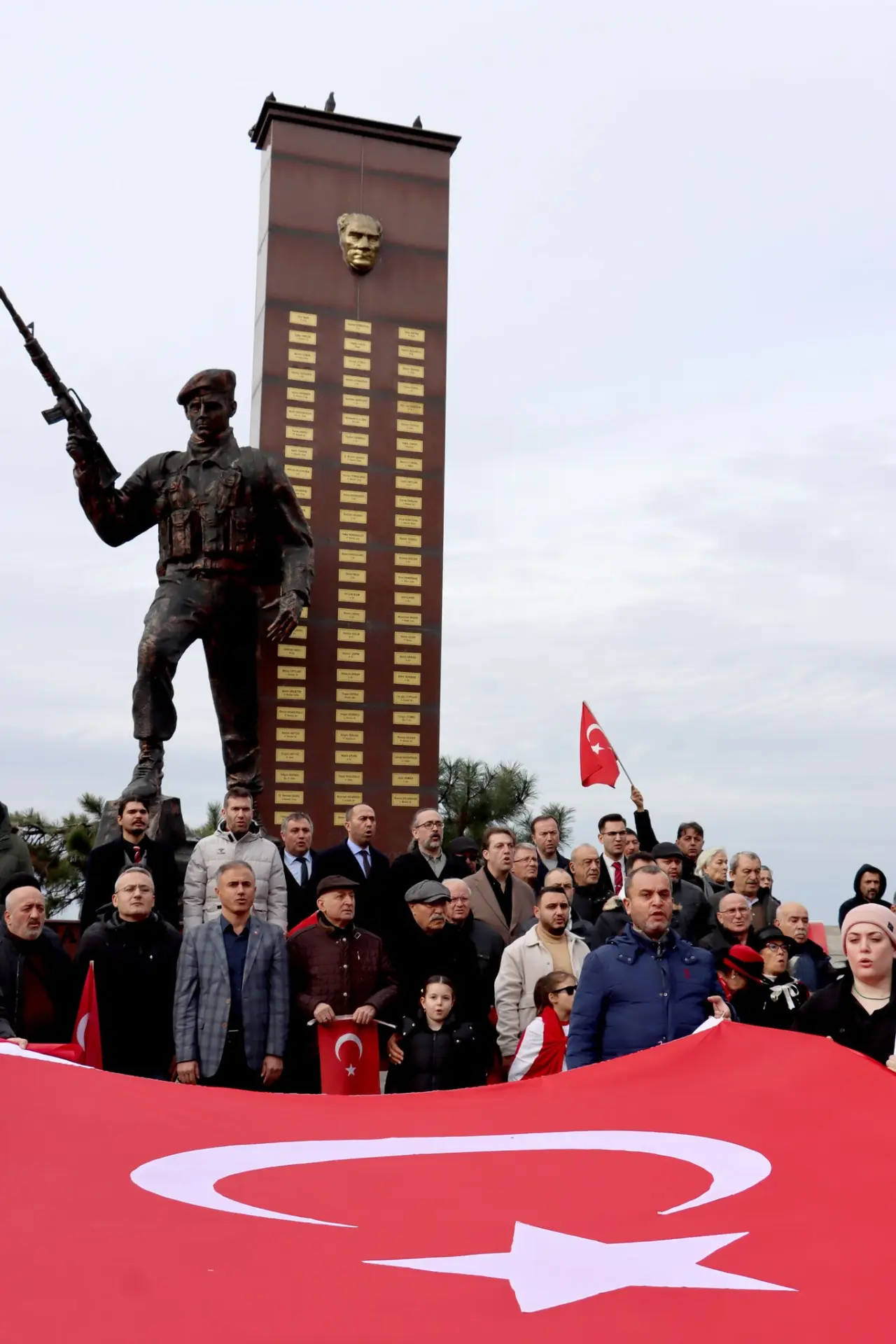 anıt ve yazı görseli olabilir