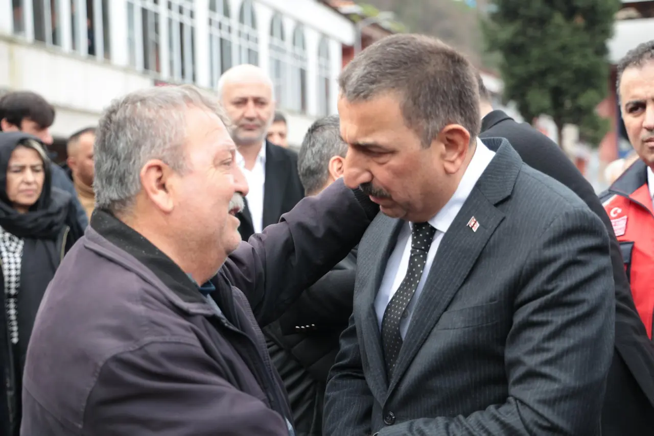 bir veya daha fazla kişi görseli olabilir