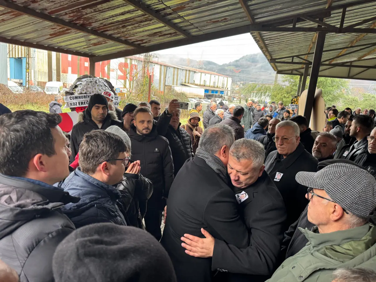 bir veya daha fazla kişi görseli olabilir