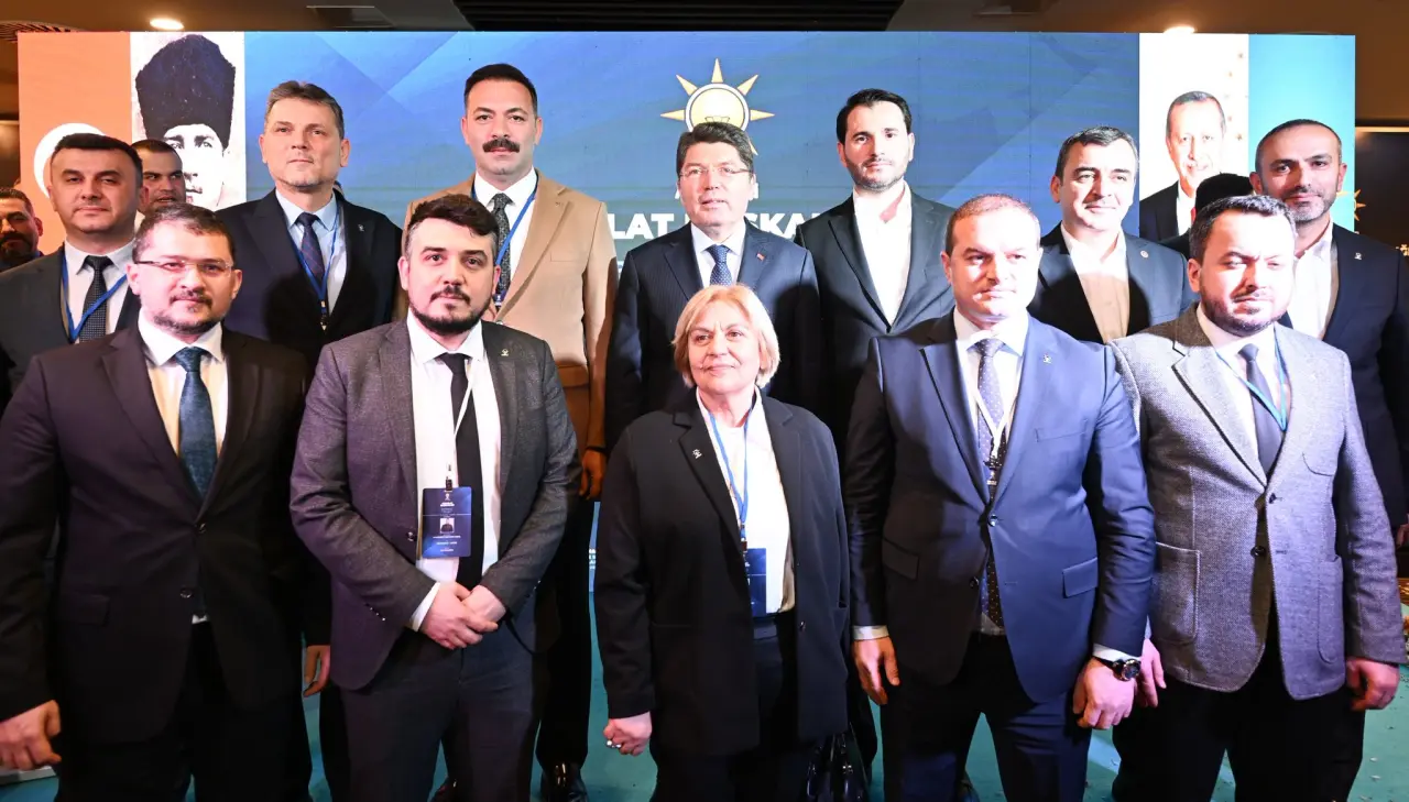 bir veya daha fazla kişi görseli olabilir