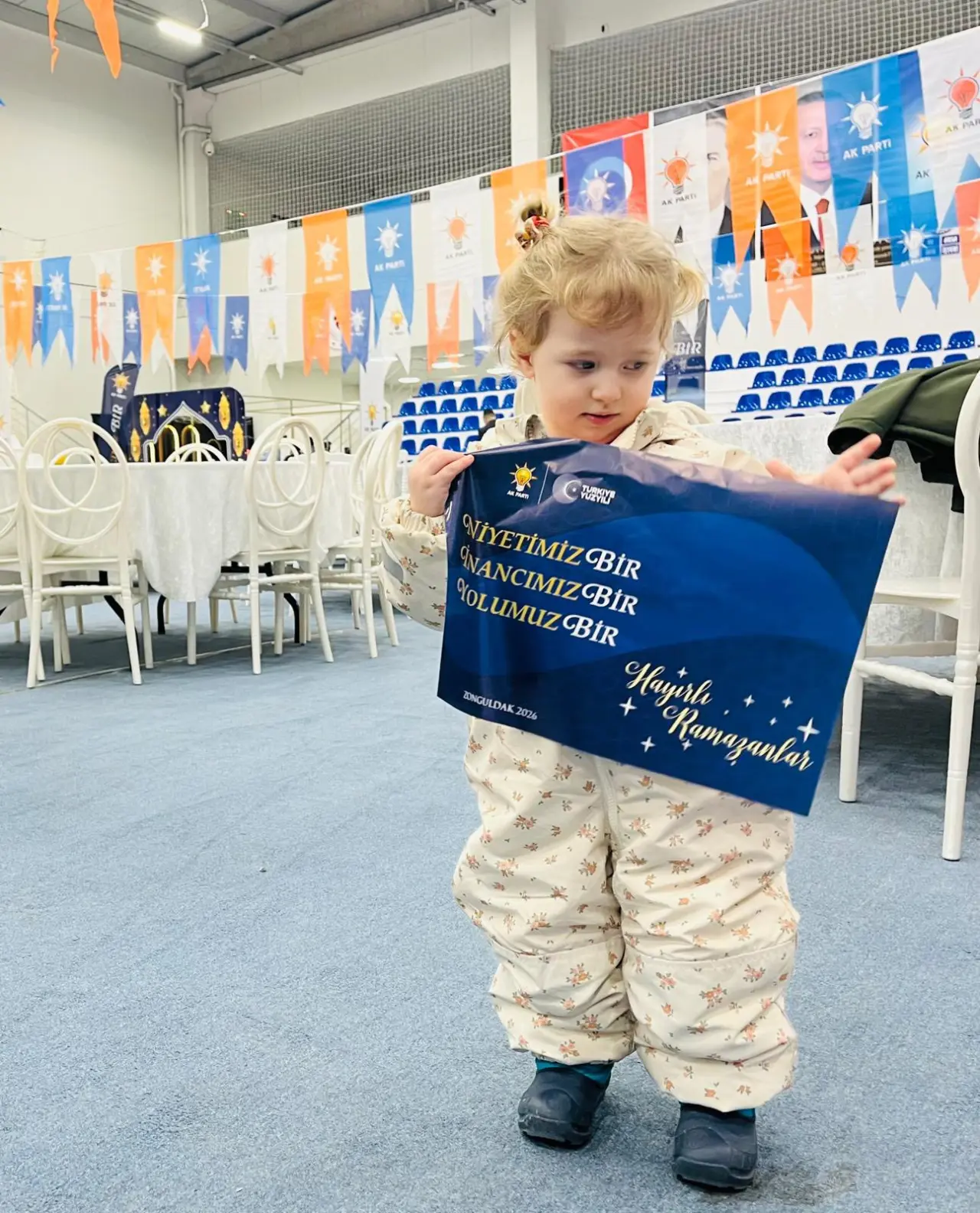 bebek ve yazı görseli olabilir