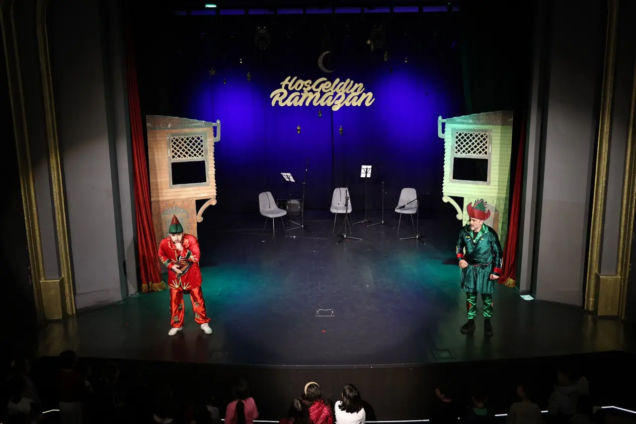 şunu diyen bir yazı 'HosGeldin Ramazin C' görseli olabilir