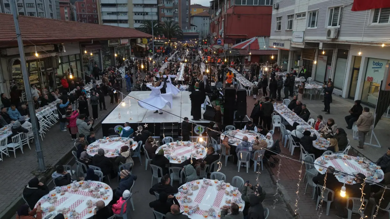 ışık, masa ve düğün görseli olabilir