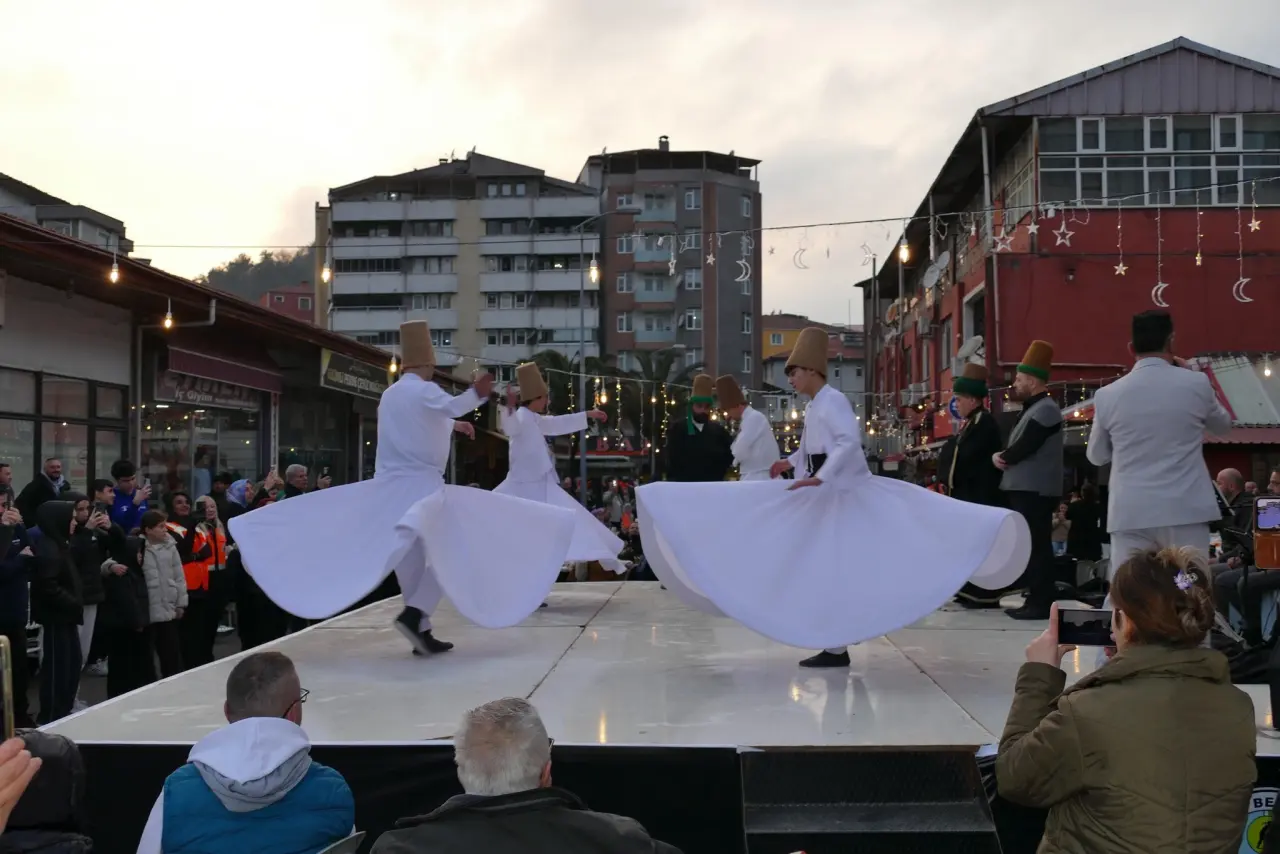 dans görseli olabilir