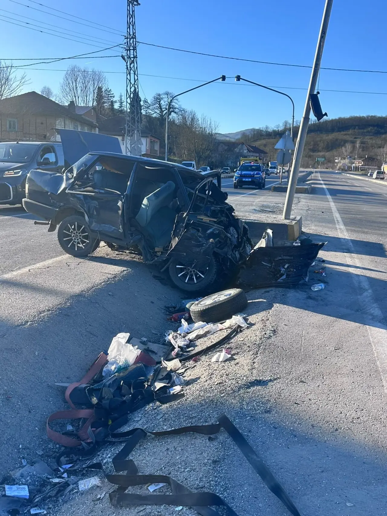 motorsiklet, arazi tipi taşıt ve yol görseli olabilir