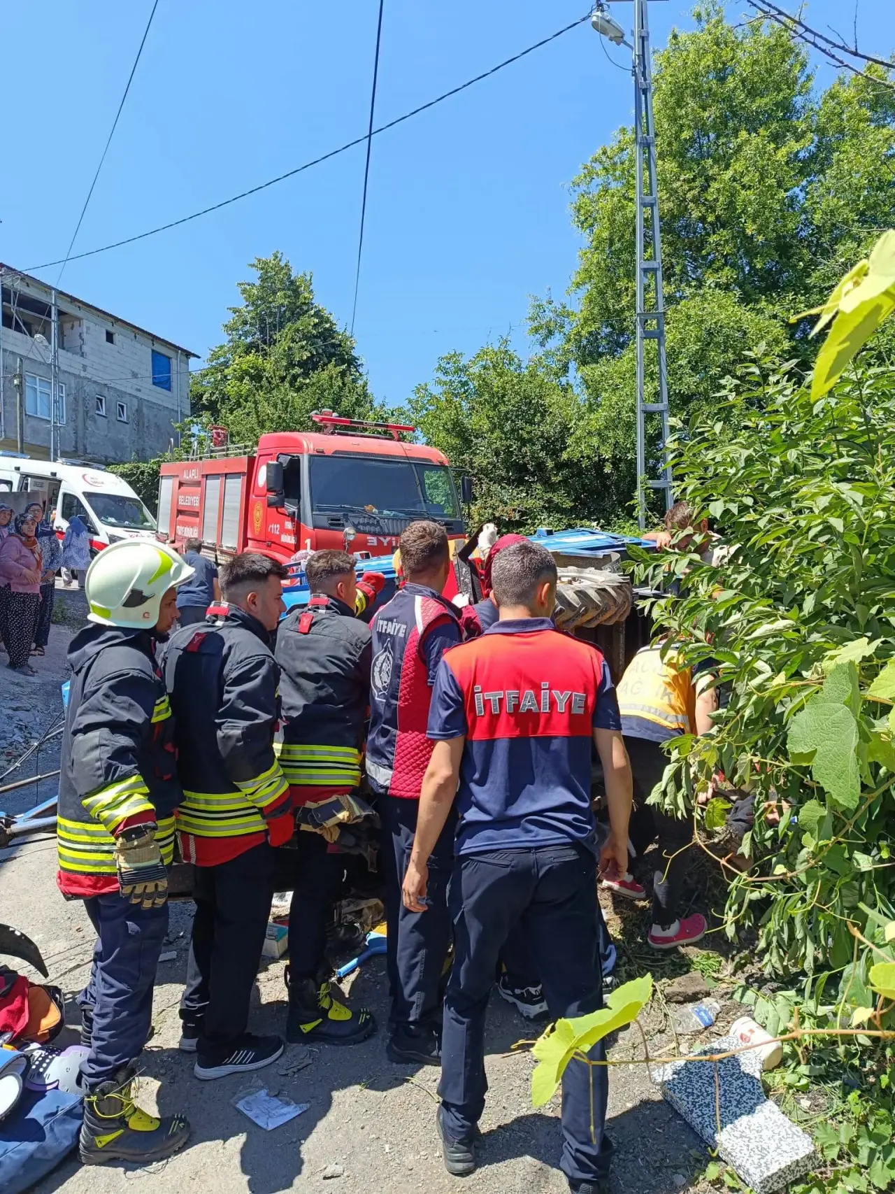 ambulans ve yazı görseli olabilir