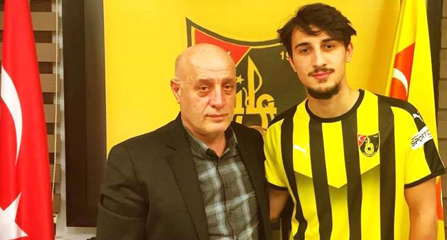 Zonguldaklı Genç Futbolcu Birinci Lig Ekibine İmza Attı