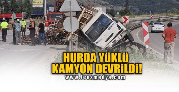 HURDA YÜKLÜ KAMYON DEVRİLDİ!